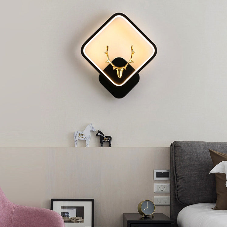 Zeitgenössische kreative runde quadratische Geweih-Eisen-Kunststoff-Silikon-LED-Wandleuchte für das Schlafzimmer 