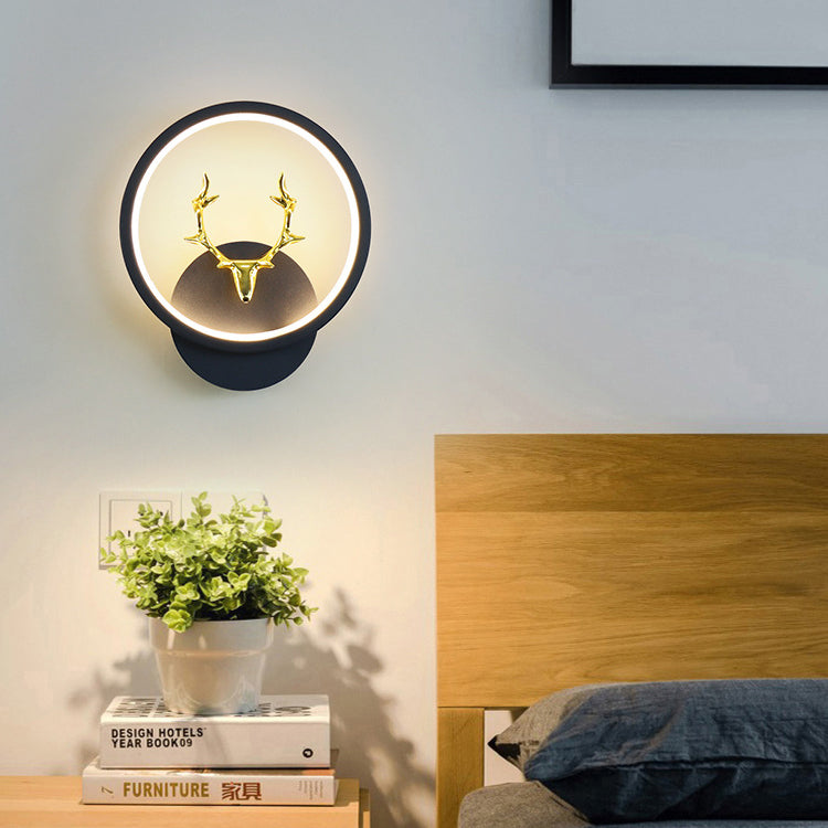 Zeitgenössische kreative runde quadratische Geweih-Eisen-Kunststoff-Silikon-LED-Wandleuchte für das Schlafzimmer 