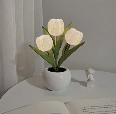Zeitgenössische kreative Tulpenblumen-Keramik-PU-USB-LED-Tischlampe für das Schlafzimmer 