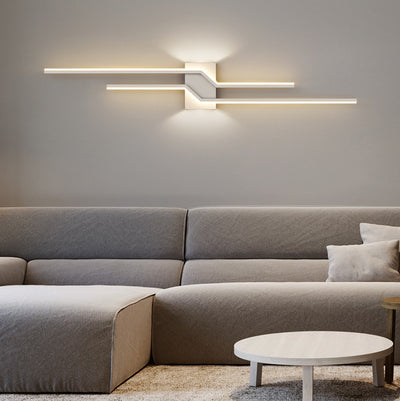 Moderne minimalistische lineare parallele Kreuz-Eisen-PVC-LED-Wandleuchte für das Wohnzimmer 