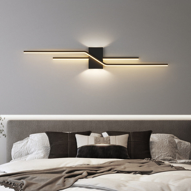 Moderne minimalistische lineare parallele Kreuz-Eisen-PVC-LED-Wandleuchte für das Wohnzimmer 