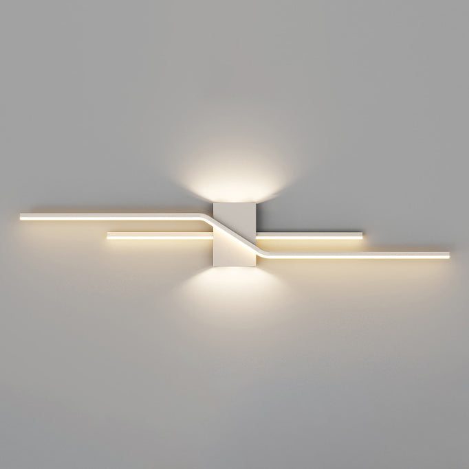Moderne minimalistische lineare parallele Kreuz-Eisen-PVC-LED-Wandleuchte für das Wohnzimmer 