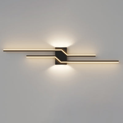 Moderne minimalistische lineare parallele Kreuz-Eisen-PVC-LED-Wandleuchte für das Wohnzimmer 