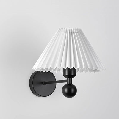 Zeitgenössische nordische Trommel Falten Stoff Eisen 1-Licht Wandleuchte für Wohnzimmer 