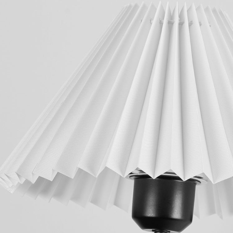 Zeitgenössische nordische Trommel Falten Stoff Eisen 1-Licht Wandleuchte für Wohnzimmer 