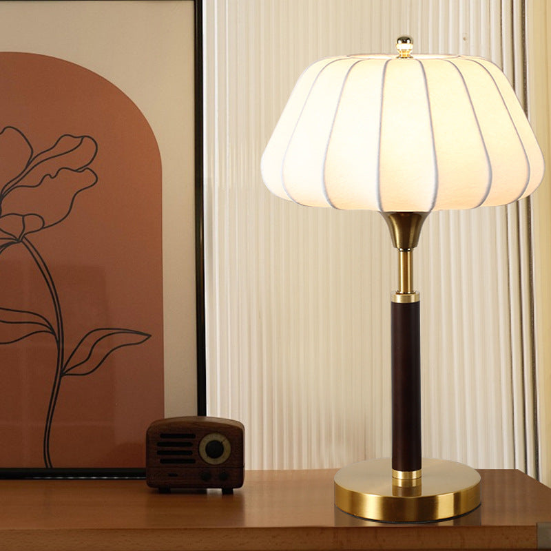 Lampe de table contemporaine rétro en bois, laiton et soie, forme tambour, 1 lumière pour chambre 