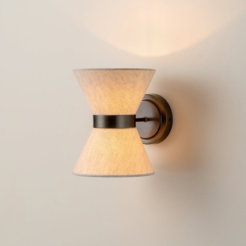 Lampe murale à deux lumières en fer avec tissu en forme de sablier japonais traditionnel pour le salon 
