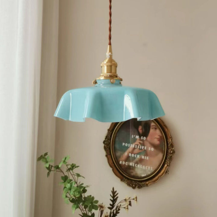 Lustre suspendu à 1 lumière en laiton vintage traditionnel avec verre en forme de pétale pour salle à manger 