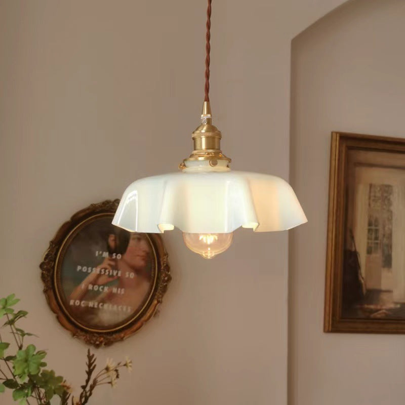 Lustre suspendu à 1 lumière en laiton vintage traditionnel avec verre en forme de pétale pour salle à manger 