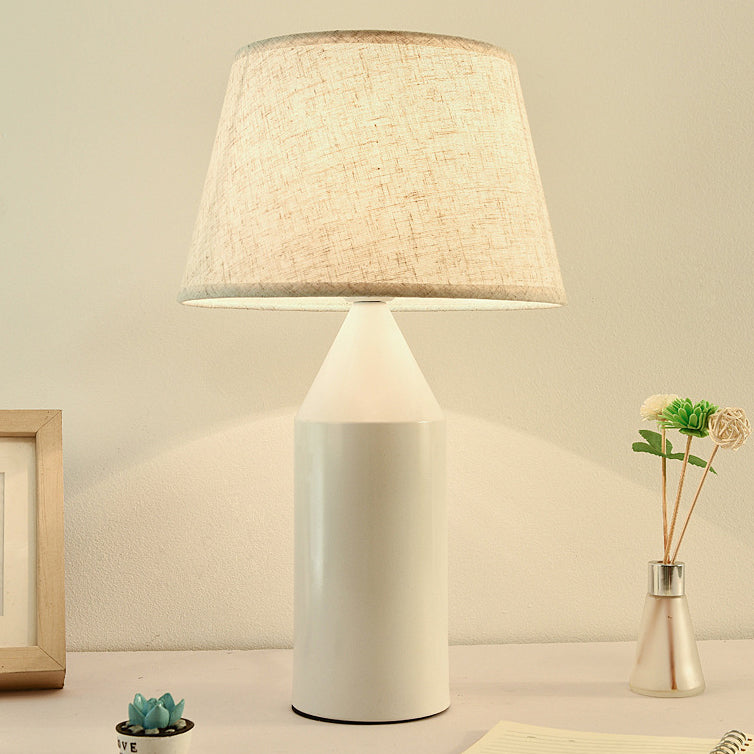 Zeitgenössische kreative Weinflaschenform Hardware Stoff 1-Licht Tischlampe für Schlafzimmer 