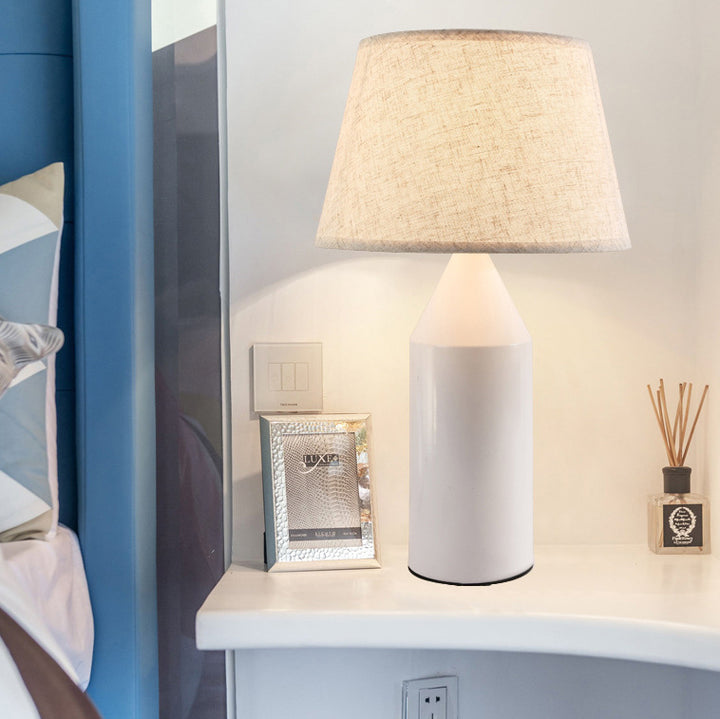 Zeitgenössische kreative Weinflaschenform Hardware Stoff 1-Licht Tischlampe für Schlafzimmer 