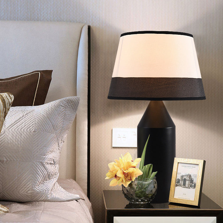 Lampe de table 1 lumière en tissu matériel forme de bouteille de vin créative contemporaine pour chambre 