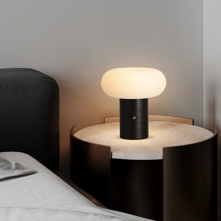 Moderne minimalistische wiederaufladbare zylindrische Basis Oval PE Aluminium LED Tischlampe für das Schlafzimmer 