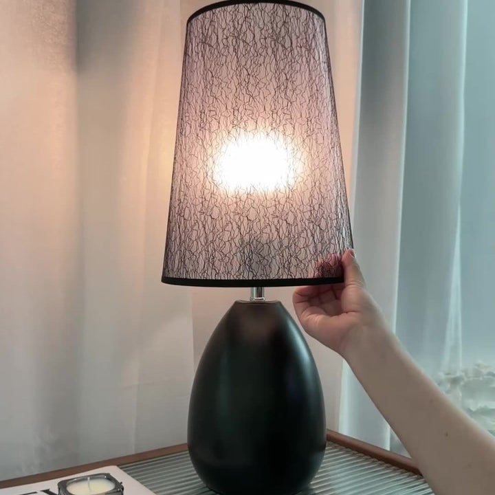 Lampe de table contemporaine de luxe avec abat-jour en tissu trapézoïdal craquelé en fer à 1 lumière pour chambre 