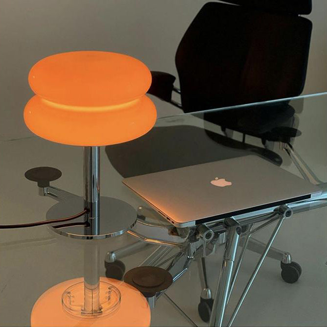 Moderne minimalistische Doppelschicht-Kuchenform Glas Eisen 1-Licht Tischlampe für das Schlafzimmer 