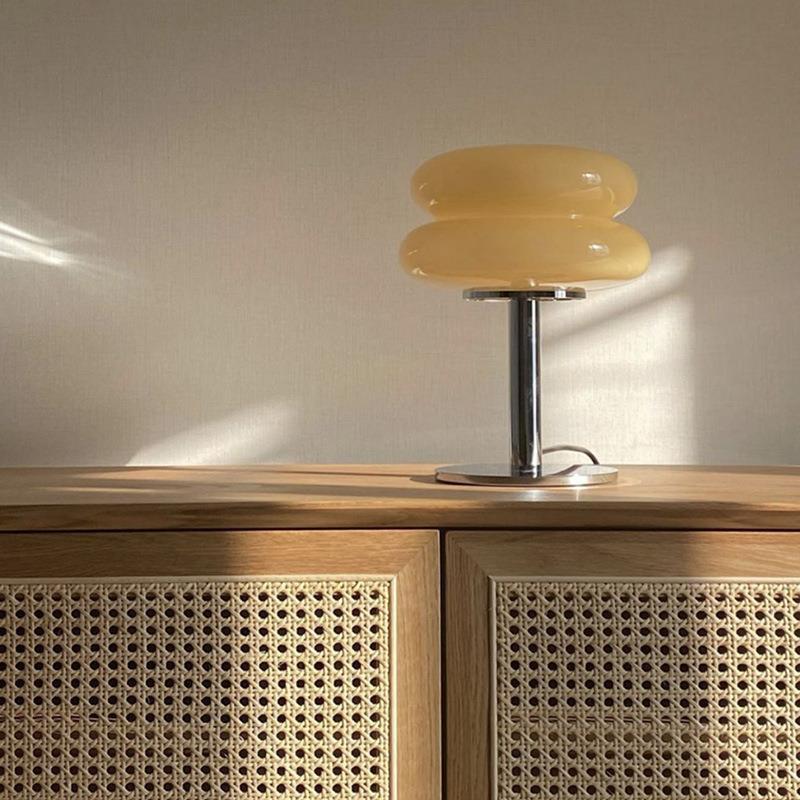 Moderne minimalistische Doppelschicht-Kuchenform Glas Eisen 1-Licht Tischlampe für das Schlafzimmer 