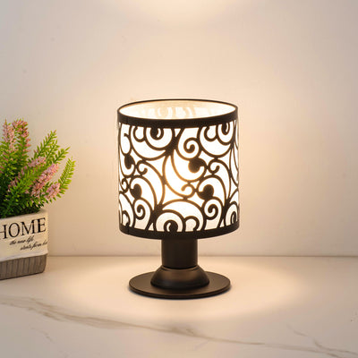 Zeitgenössische kreative Eisenstoffzylinder-Blumenmuster-USB-LED-Tischlampe für das Schlafzimmer 