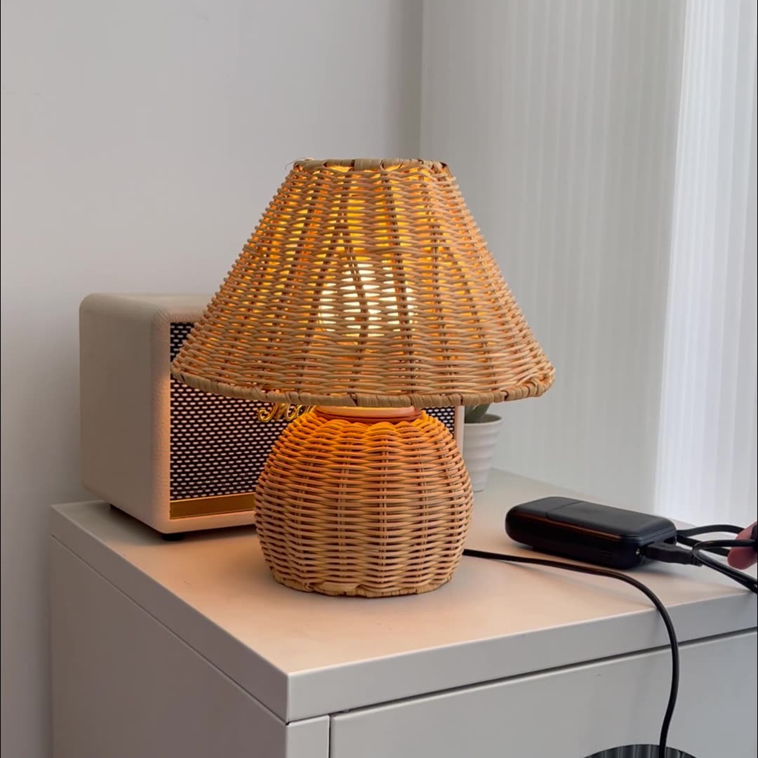 مصباح طاولة LED USB حديدي على شكل مخروط قاعدة كرة يابانية تقليدية بحبل قنب من الخيزران لغرفة النوم 