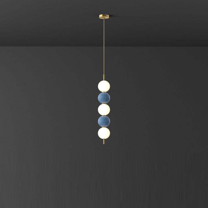 Moderne minimalistische vertikale String-Kugel Messing Acryl LED Pendelleuchte für das Schlafzimmer 
