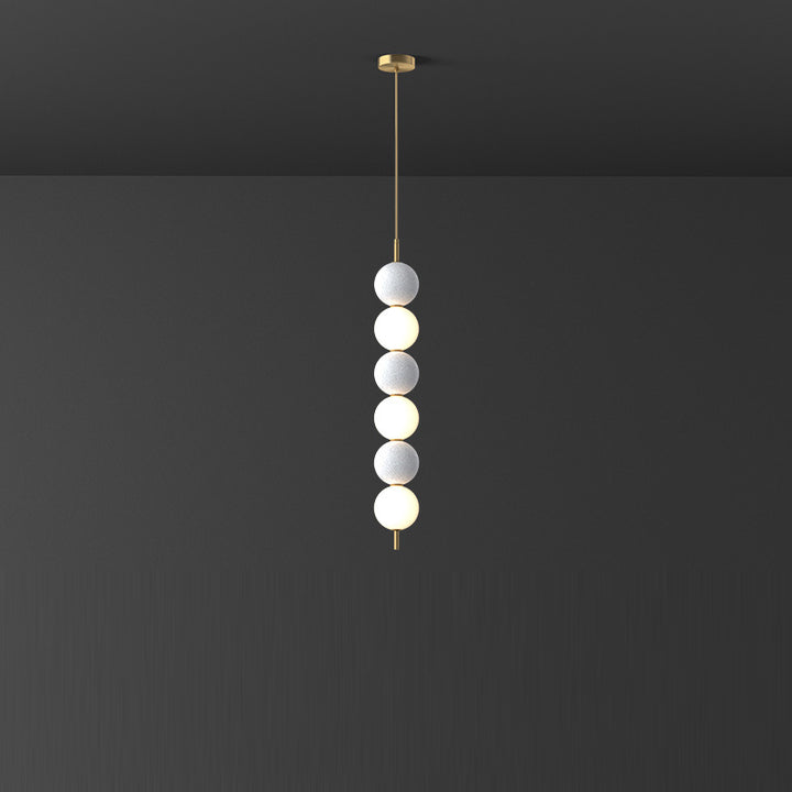 Moderne minimalistische vertikale String-Kugel Messing Acryl LED Pendelleuchte für das Schlafzimmer 