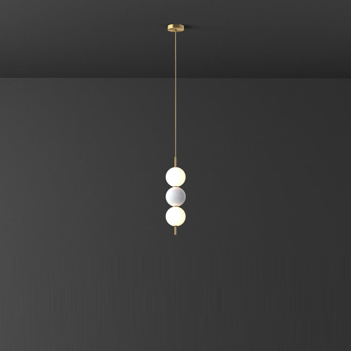 Moderne minimalistische vertikale String-Kugel Messing Acryl LED Pendelleuchte für das Schlafzimmer 