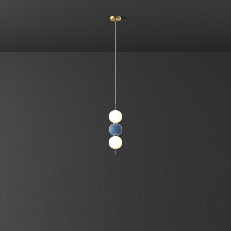 Moderne minimalistische vertikale String-Kugel Messing Acryl LED Pendelleuchte für das Schlafzimmer 