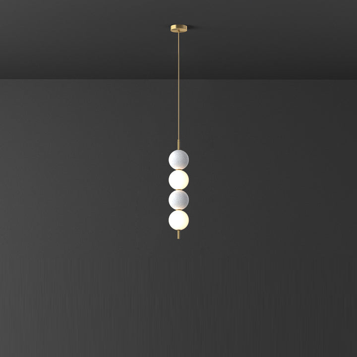 Moderne minimalistische vertikale String-Kugel Messing Acryl LED Pendelleuchte für das Schlafzimmer 