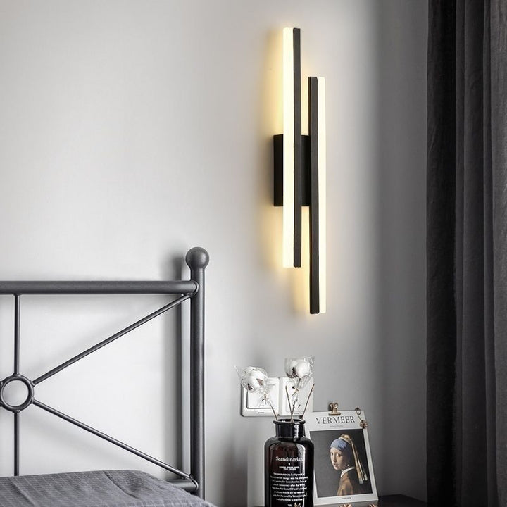 Applique murale LED en fer, aluminium et acrylique nordique contemporain à double ligne asymétrique pour salon 