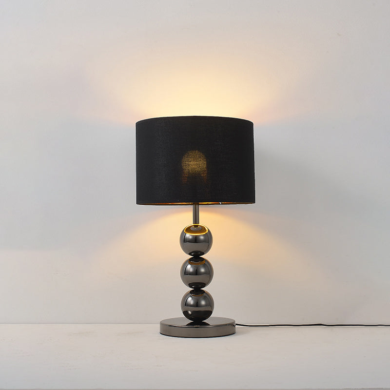 Moderne Luxus-Trommelform Perlen-Säulen-Eisenstoff 1-Licht-Tischlampe für das Schlafzimmer 