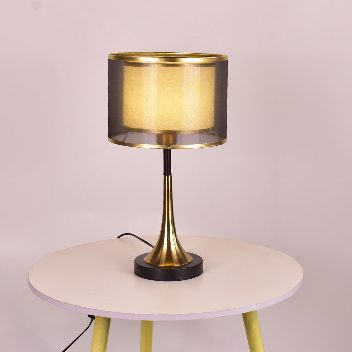 Zeitgenössische Luxus-Doppelschicht-Trommelstoffschirm Eisen 1-Licht-Tischlampe für das Schlafzimmer 