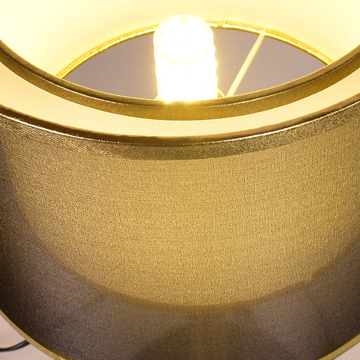 Zeitgenössische Luxus-Doppelschicht-Trommelstoffschirm Eisen 1-Licht-Tischlampe für das Schlafzimmer 