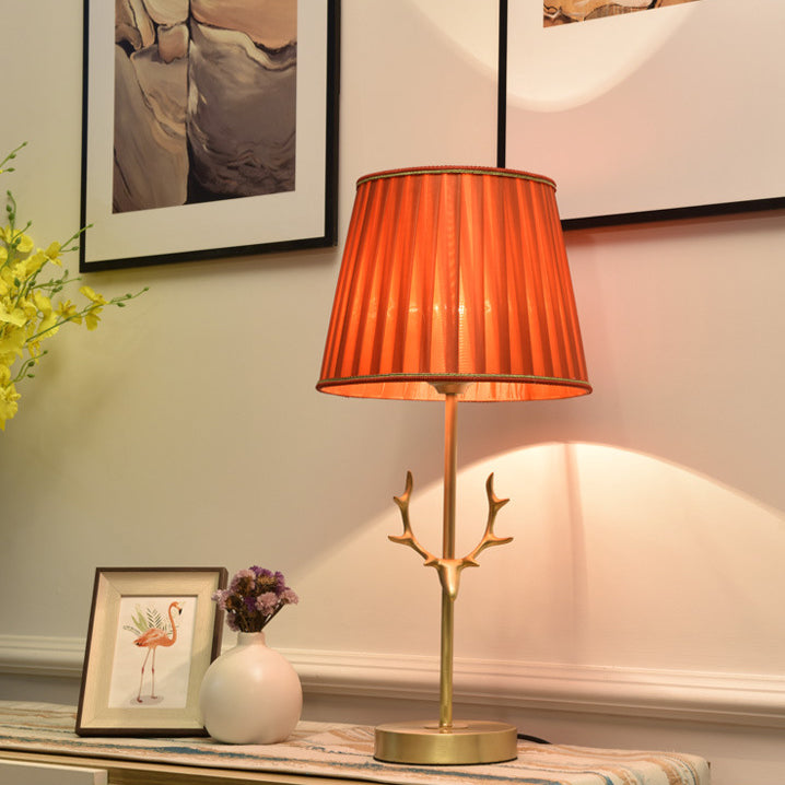 Lámpara de mesa de 1 luz con forma de tambor creativo contemporáneo, latón plisado, lino, cuerno de ciervo para dormitorio 