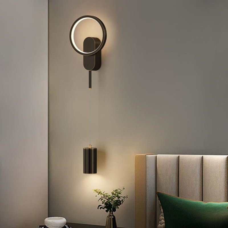 Zeitgenössische nordische Eisen-Aluminium-Acryl asymmetrische Doppellinien-LED-Wandleuchte für das Wohnzimmer 
