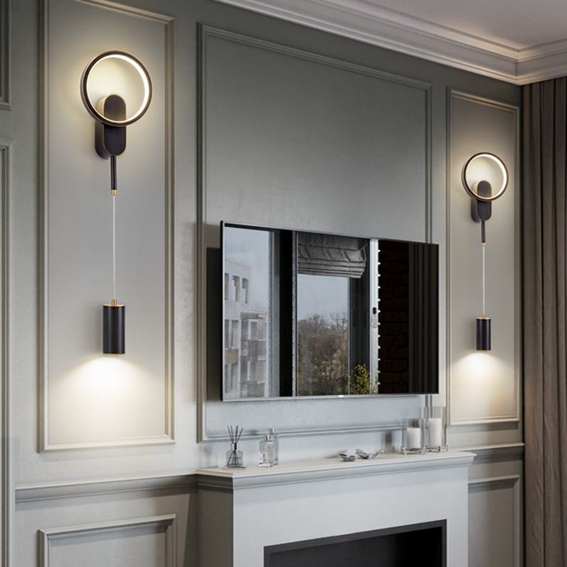 Zeitgenössische nordische Eisen-Aluminium-Acryl asymmetrische Doppellinien-LED-Wandleuchte für das Wohnzimmer 