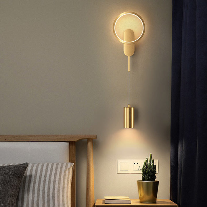 Zeitgenössische nordische Eisen-Aluminium-Acryl asymmetrische Doppellinien-LED-Wandleuchte für das Wohnzimmer 