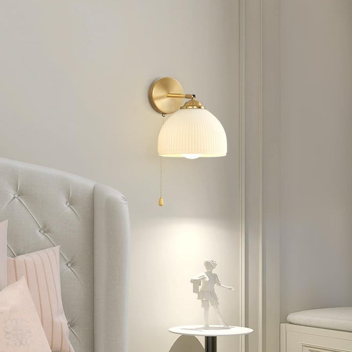 Interruptor de tirón tradicional francés, cúpula giratoria, pantalla de vidrio medio plisado, lámpara de pared de hierro de 1 luz para sala de estar 