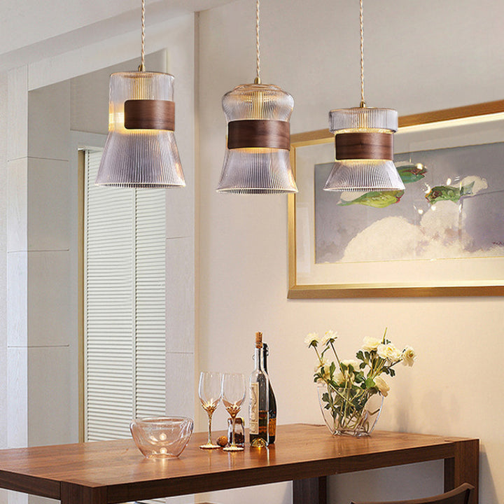 Forme de tasse rétro contemporaine en verre cannelé en laiton bois 1 - Suspension lumineuse pour le salon 