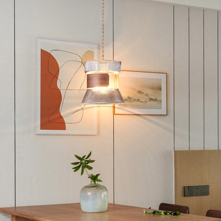 Forme de tasse rétro contemporaine en verre cannelé en laiton bois 1 - Suspension lumineuse pour le salon 