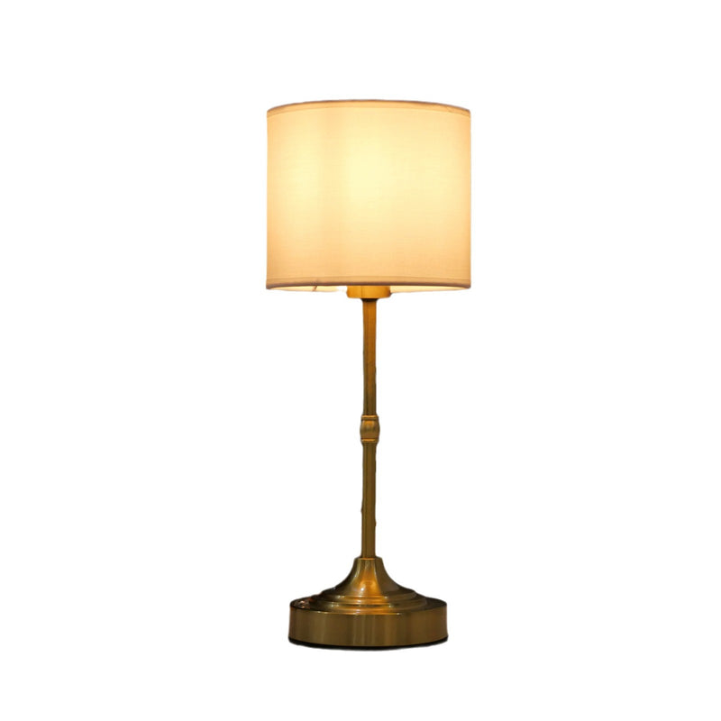 Moderne minimalistische Zylinderform Stoffeisen 1-Licht Tischlampe für das Schlafzimmer 