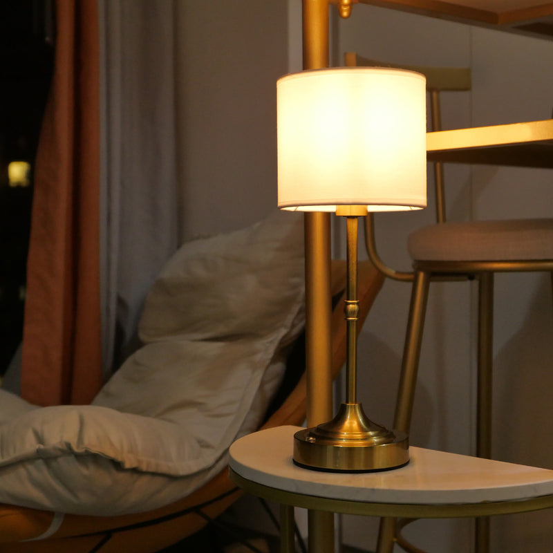 Moderne minimalistische Zylinderform Stoffeisen 1-Licht Tischlampe für das Schlafzimmer 