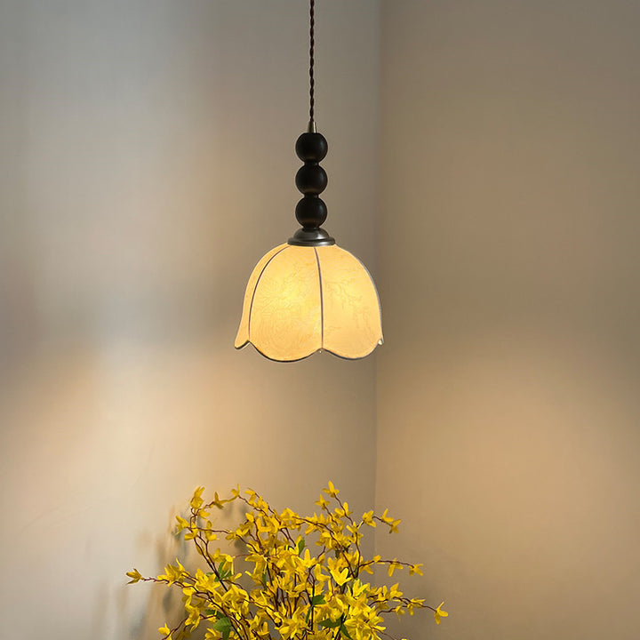 Suspension lumineuse à 1 ampoule en tissu pétale rétro contemporain et boule en bois pour le salon 