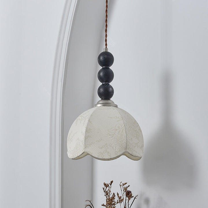 Suspension lumineuse à 1 ampoule en tissu pétale rétro contemporain et boule en bois pour le salon 
