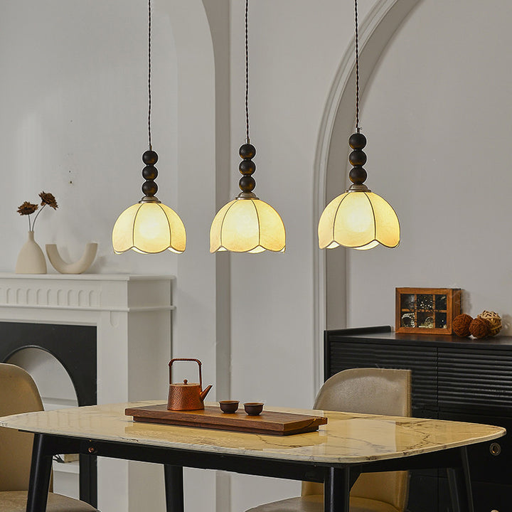 Suspension lumineuse à 1 ampoule en tissu pétale rétro contemporain et boule en bois pour le salon 