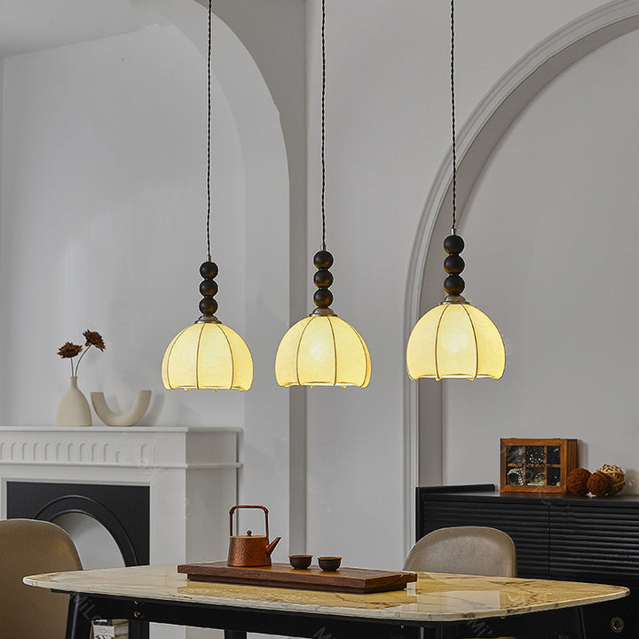 Suspension lumineuse à 1 ampoule en tissu pétale rétro contemporain et boule en bois pour le salon 