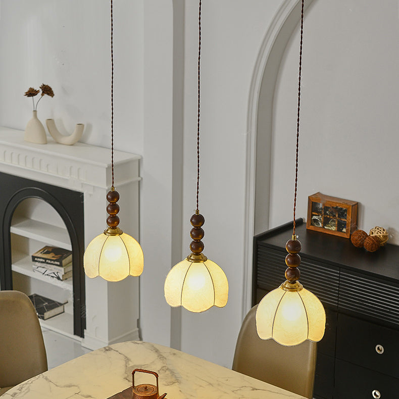 Suspension lumineuse à 1 ampoule en tissu pétale rétro contemporain et boule en bois pour le salon 