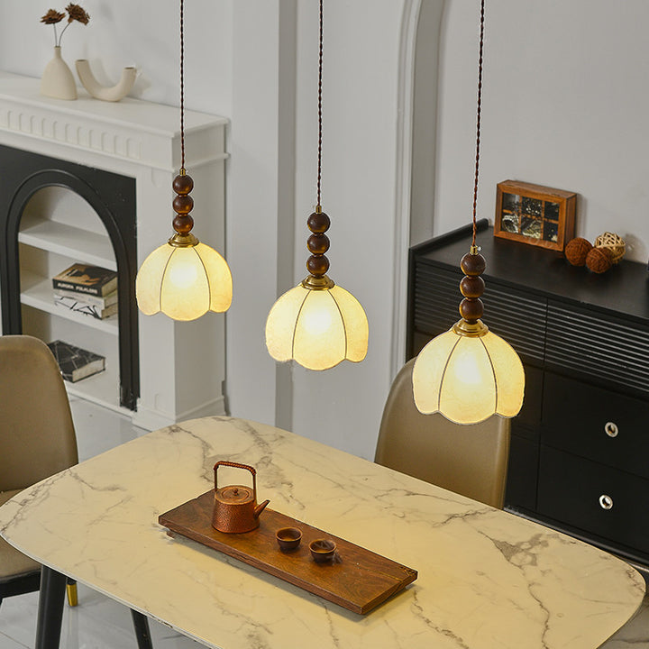 Suspension lumineuse à 1 ampoule en tissu pétale rétro contemporain et boule en bois pour le salon 