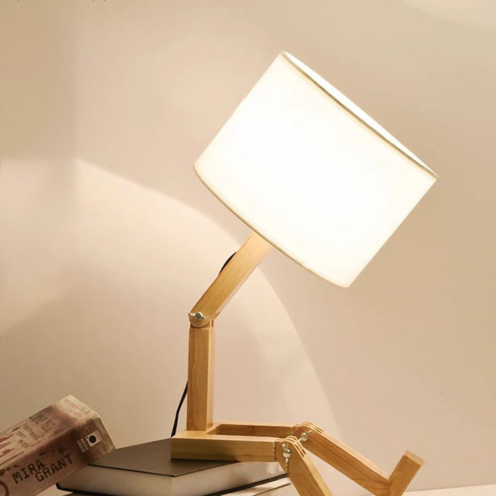 Zeitgenössische kreative verstellbare Roboterform Holzsockel Zylinder Stoff 1-Licht Tischlampe für das Wohnzimmer 