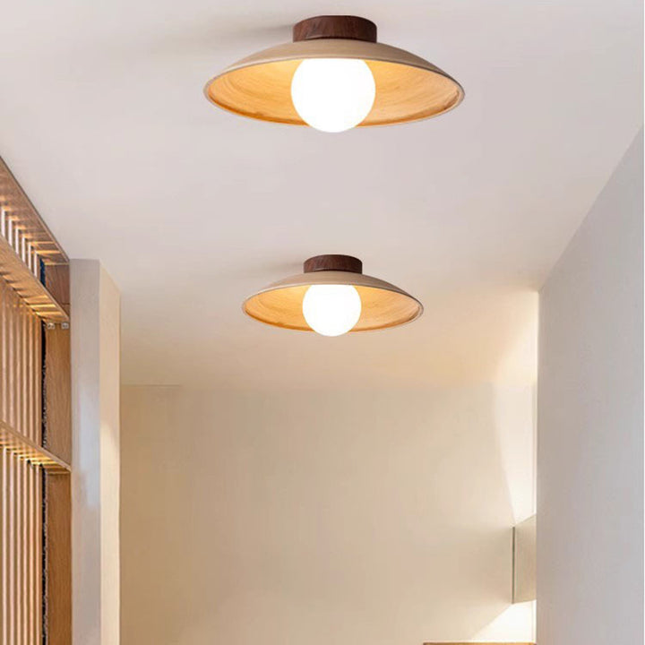 Traditionelle japanische Faux-Holzmaserung fliegende Untertassenform Eisen Glas 1-Licht Semi-Flush Deckenleuchte für Wohnzimmer 
