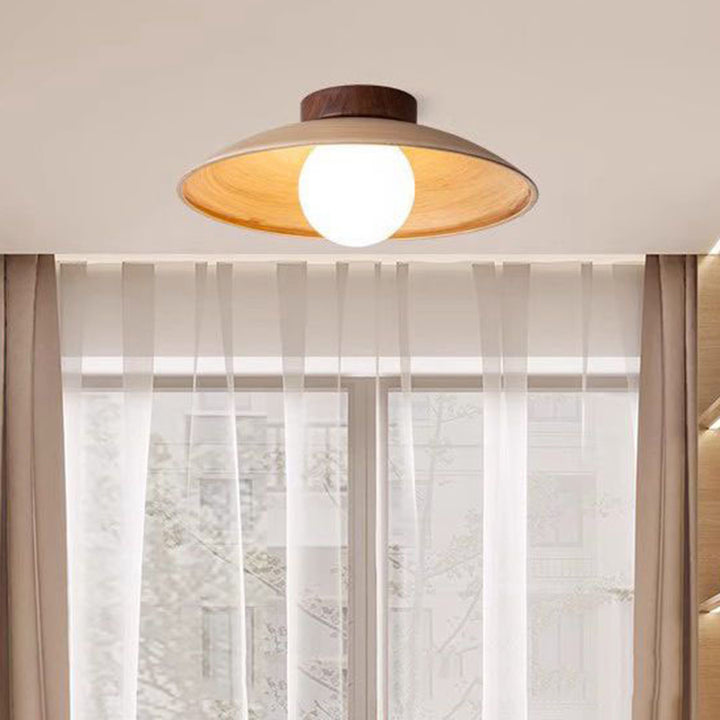 Traditionelle japanische Faux-Holzmaserung fliegende Untertassenform Eisen Glas 1-Licht Semi-Flush Deckenleuchte für Wohnzimmer 