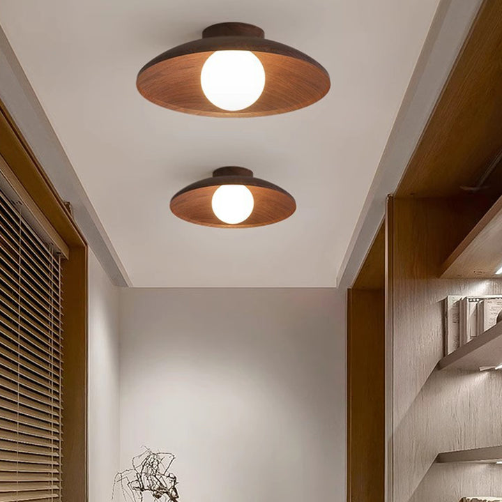 Traditionelle japanische Faux-Holzmaserung fliegende Untertassenform Eisen Glas 1-Licht Semi-Flush Deckenleuchte für Wohnzimmer 